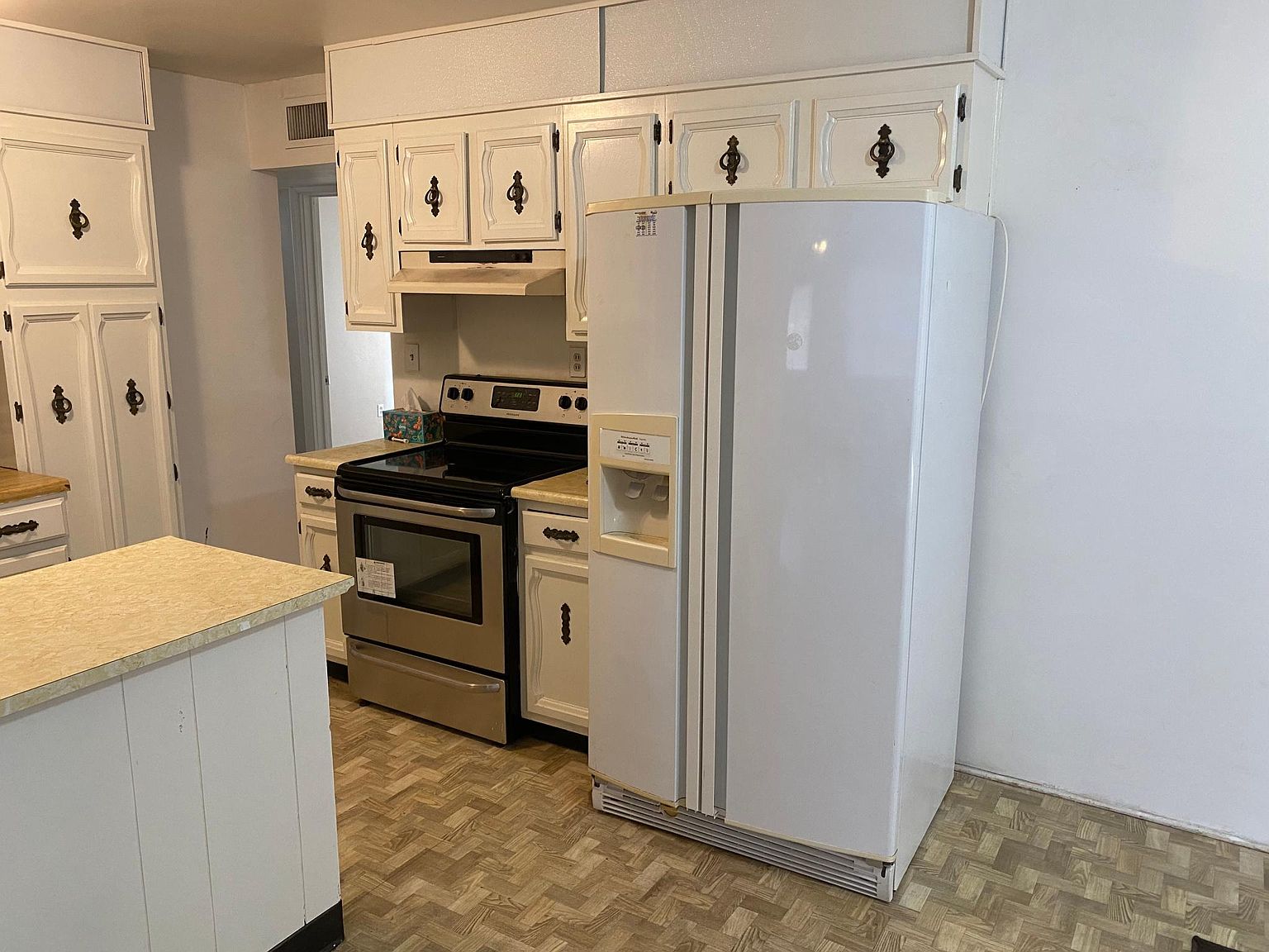 3601 E Seneca St prior listing photo 5
